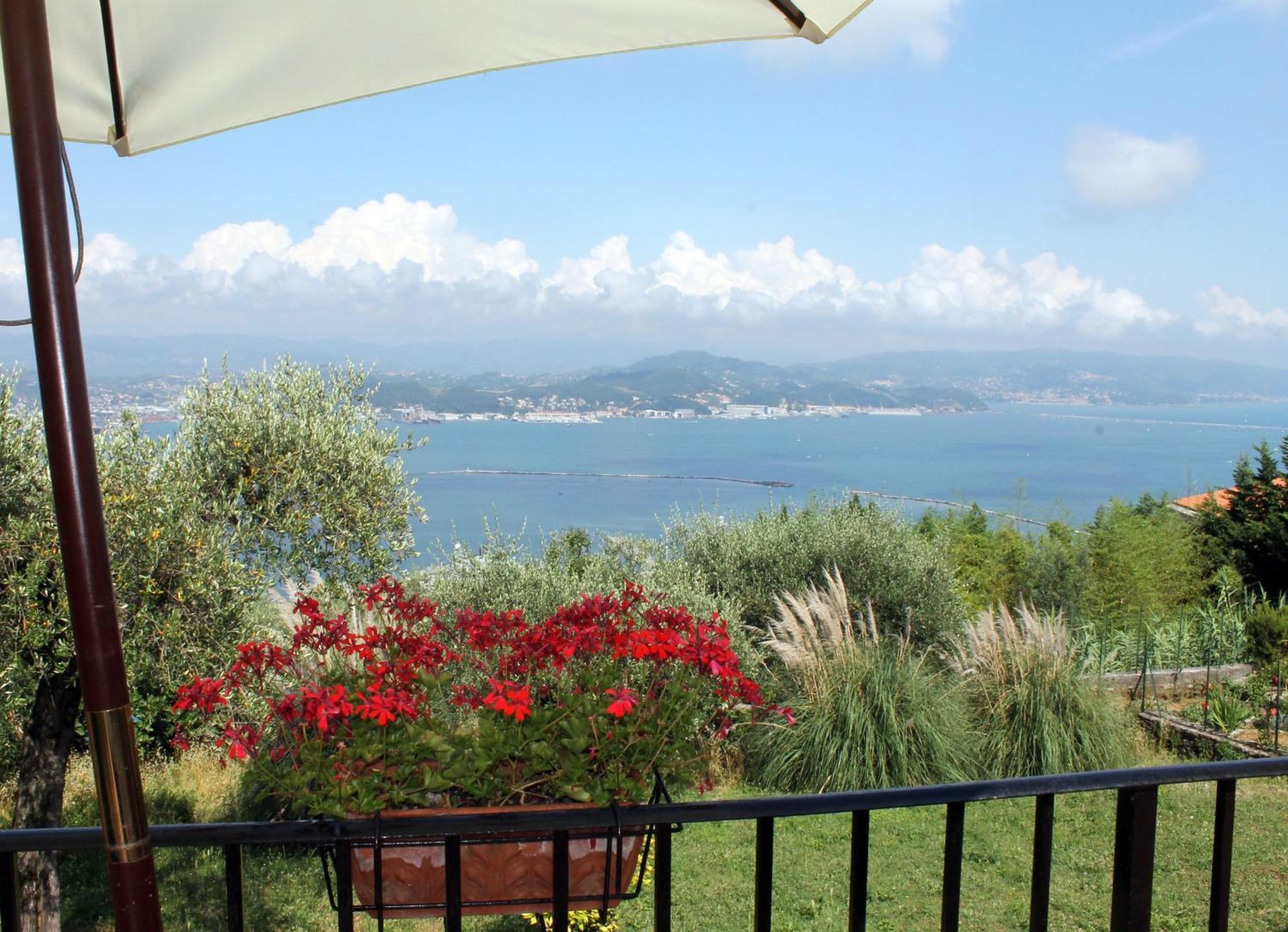 Agriturismo Terrazza Sul Golfo - Il Casale Специя Экстерьер фото